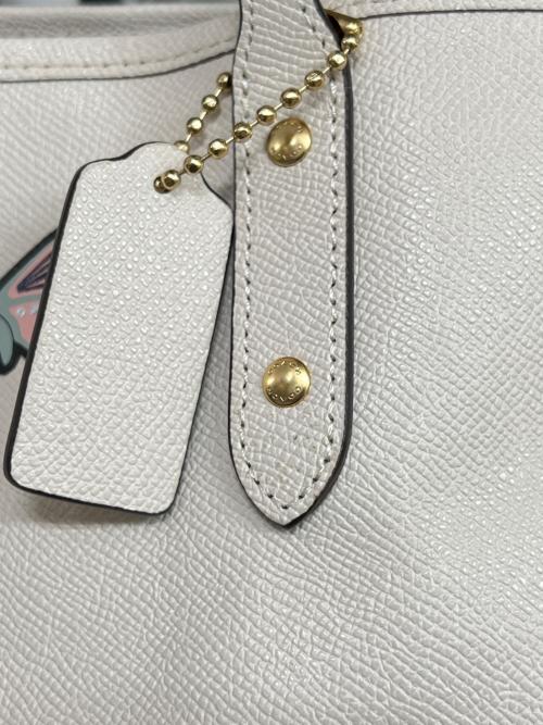 COACH（コーチ）COACH (コーチ) シティ ジップ トート ホワイトの古着・服飾アイテム