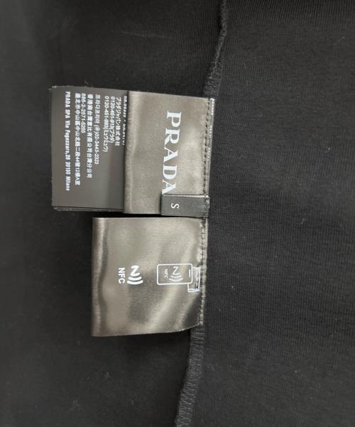 PRADA（プラダ）PRADA (プラダ) トライアングルロゴプレートTシャツ ブラック サイズ:Sの古着・服飾アイテム