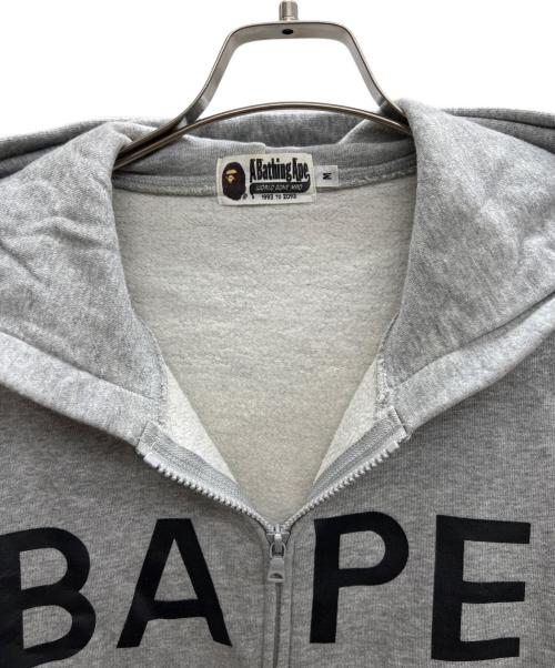 BAPE BY A BATHING APE（ベイプバイアベイシングエイプ）BAPE BY A BATHING APE (ベイプバイアベイシングエイプ) ジップパーカー グレー サイズ:Mの古着・服飾アイテム