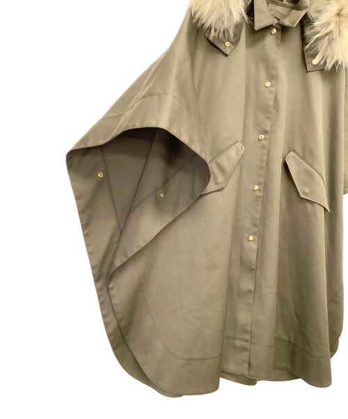 DRAWER（ドゥロワー）DRAWER (ドゥロワー) ファーフードポンチョ グリーン サイズ:記載なしの古着・服飾アイテム