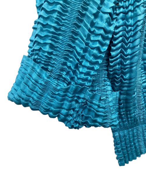 ISSEY MIYAKE（イッセイミヤケ）ISSEY MIYAKE (イッセイミヤケ) プリーツ加工カーディガン スカイブルー サイズ:2の古着・服飾アイテム