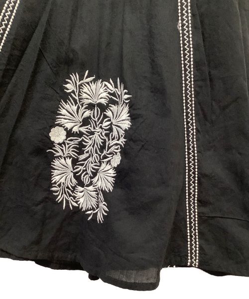 BEAUTY&YOUTH（ビューティーアンドユース）BEAUTY&YOUTH (ビューティーアンドユース) 刺繍スカート ブラック サイズ:Freeの古着・服飾アイテム