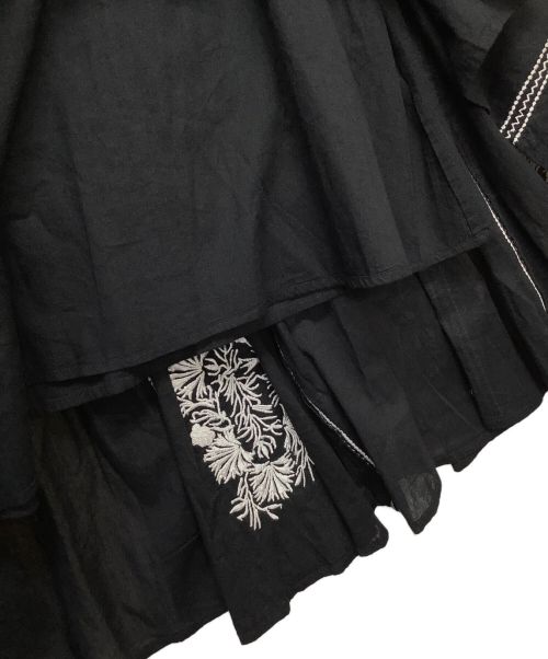 BEAUTY&YOUTH（ビューティーアンドユース）BEAUTY&YOUTH (ビューティーアンドユース) 刺繍スカート ブラック サイズ:Freeの古着・服飾アイテム