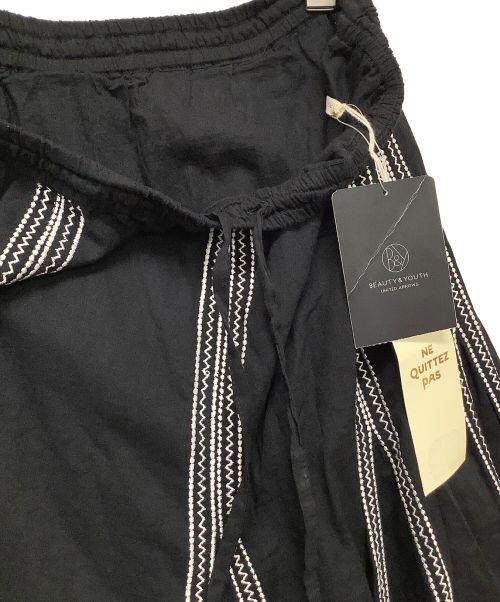 BEAUTY&YOUTH（ビューティーアンドユース）BEAUTY&YOUTH (ビューティーアンドユース) 刺繍スカート ブラック サイズ:Freeの古着・服飾アイテム