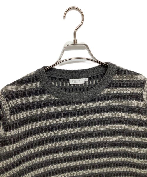 SUNSPEL（サンスペル）SUNSPEL (サンスペル) ラムズウールフェアアイルクルーネックニット グレー×ホワイト サイズ:Mの古着・服飾アイテム