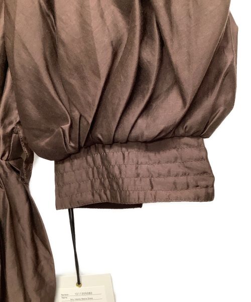 HER LIP TO（ハーリップトゥ）HER LIP TO (ハーリップトゥ) Airy Volume Sleeve Dress ブラウン サイズ:Sサイズ 未使用品の古着・服飾アイテム