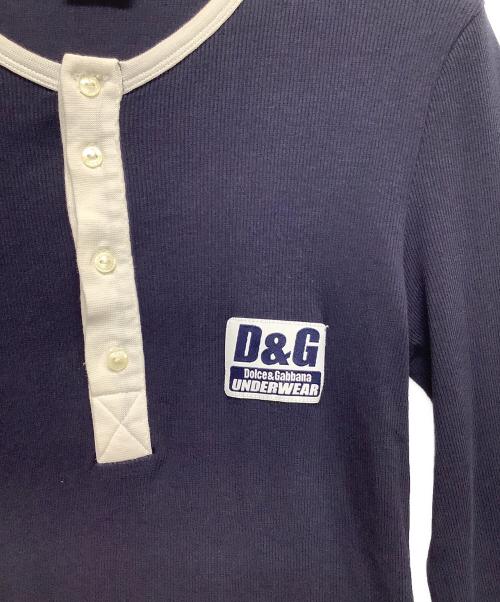 DOLCE & GABBANA（ドルチェ＆ガッバーナ）DOLCE & GABBANA (ドルチェ＆ガッバーナ) ヘンリーネックカットソー ネイビー×ホワイト サイズ:Sの古着・服飾アイテム