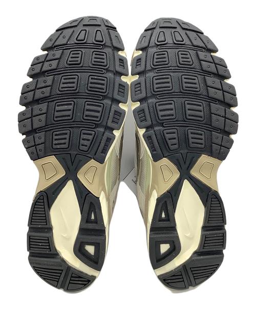 NIKE（ナイキ）NIKE (ナイキ) スニーカー グレー×ベージュ サイズ:US9.5の古着・服飾アイテム