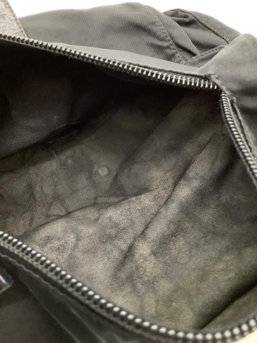 PRADA（プラダ）PRADA (プラダ) ナイロンショルダーバッグ ブラックの古着・服飾アイテム