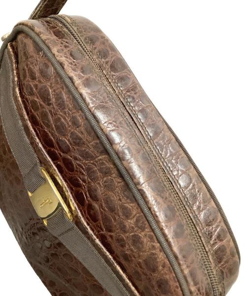 Salvatore Ferragamo（サルヴァトーレ フェラガモ）Salvatore Ferragamo (サルヴァトーレ フェラガモ) 型押しショルダーバッグ ブラウンの古着・服飾アイテム