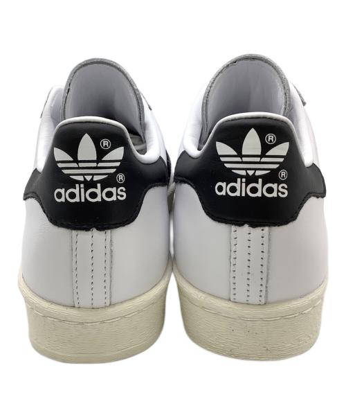 adidas（アディダス）adidas (アディダス) スニーカー ホワイト サイズ:27cmの古着・服飾アイテム