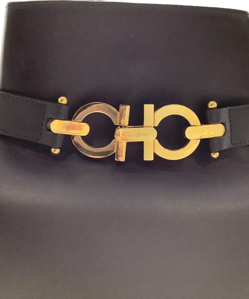 Salvatore Ferragamo（サルヴァトーレ フェラガモ）Salvatore Ferragamo (サルヴァトーレ フェラガモ) Salvatore Ferragamo　巾着ショルダー　　　ショルダーバッグ ブラックの古着・服飾アイテム