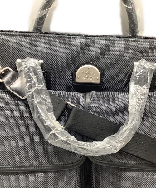 Burberry's（バーバリー）Burberry's (バーバリーズ) メッセンジャーバッグBurberry's グリーン 未使用品の古着・服飾アイテム