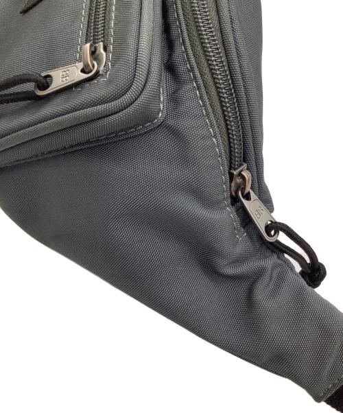BALENCIAGA（バレンシアガ）BALENCIAGA (バレンシアガ) ウエストバッグ グレーの古着・服飾アイテム