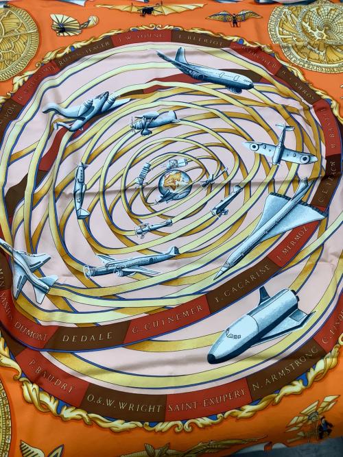 HERMES（エルメス）HERMES (エルメス) スカーフ ベージュ×オレンジの古着・服飾アイテム