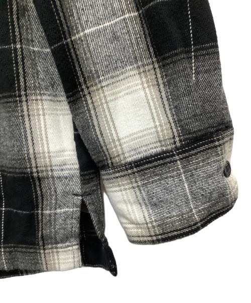 Calvin Klein Jeans（カルバンクラインジーンズ）Calvin Klein Jeans (カルバンクラインジーンズ) ジャケット ブラック×グレー サイズ:Mの古着・服飾アイテム