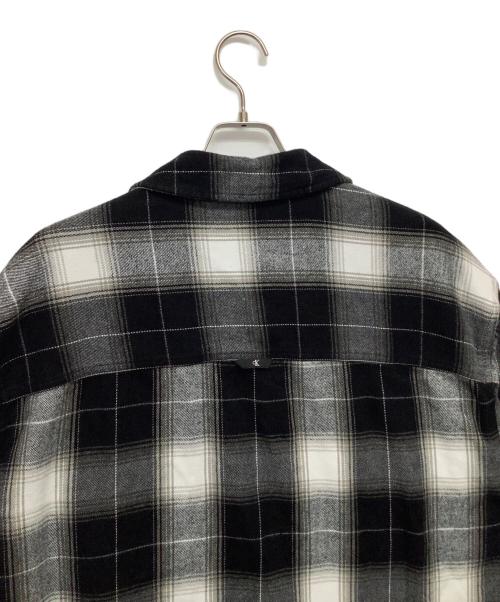 Calvin Klein Jeans（カルバンクラインジーンズ）Calvin Klein Jeans (カルバンクラインジーンズ) ジャケット ブラック×グレー サイズ:Mの古着・服飾アイテム