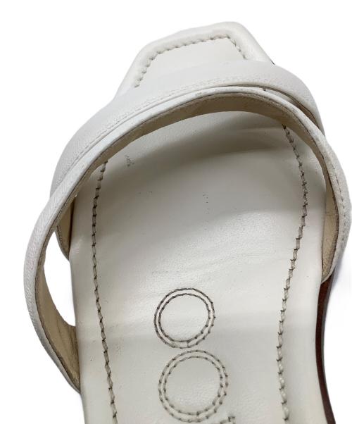 JIMMY CHOO（ジミーチュウ）JIMMY CHOO (ジミーチュウ) サンダル ホワイト サイズ:37 1/2の古着・服飾アイテム