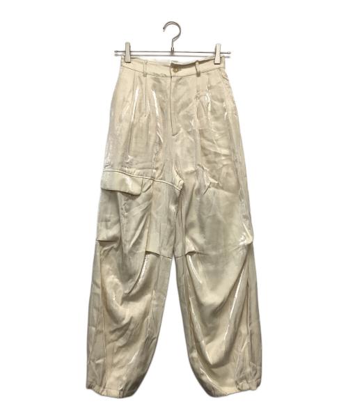 CITY TOKYO（シティートウキョウ）CITY TOKYO (シティートウキョウ) サイドタックサテンカーゴパンツ アイボリー サイズ:1 未使用品の古着・服飾アイテム