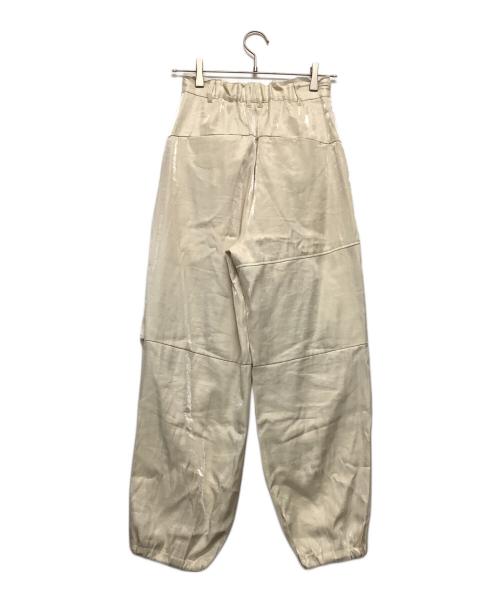 CITY TOKYO（シティートウキョウ）CITY TOKYO (シティートウキョウ) サイドタックサテンカーゴパンツ アイボリー サイズ:1 未使用品の古着・服飾アイテム