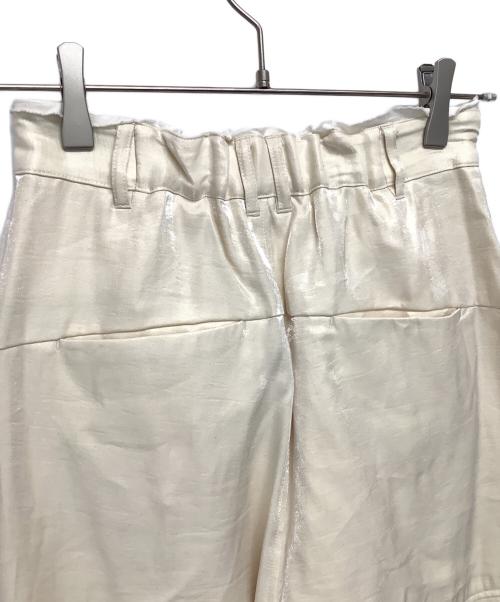 CITY TOKYO（シティートウキョウ）CITY TOKYO (シティートウキョウ) サイドタックサテンカーゴパンツ アイボリー サイズ:1 未使用品の古着・服飾アイテム