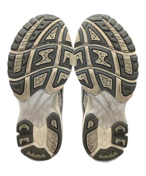 asics（アシックス）asics (アシックス) スニーカー ホワイト×シルバー サイズ:27cmの古着・服飾アイテム