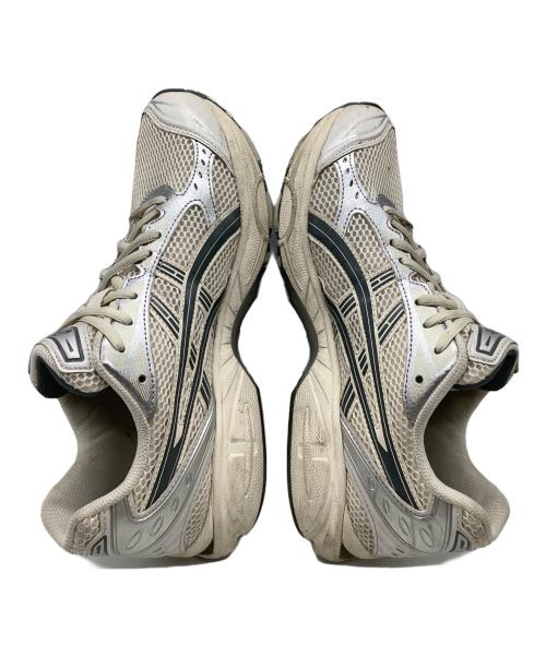 asics（アシックス）asics (アシックス) スニーカー ホワイト×シルバー サイズ:27cmの古着・服飾アイテム