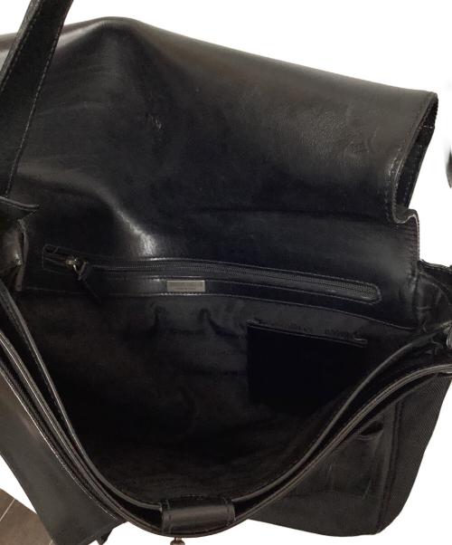 GIORGIO ARMANI（ジョルジョアルマーニ）GIORGIO ARMANI (ジョルジョアルマーニ) メッセンジャーバッグGIORGIO ARMANI ブラックの古着・服飾アイテム