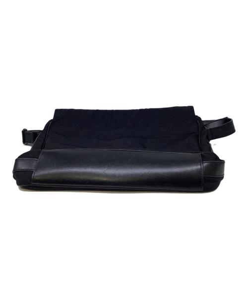 GIORGIO ARMANI（ジョルジョアルマーニ）GIORGIO ARMANI (ジョルジョアルマーニ) メッセンジャーバッグGIORGIO ARMANI ブラックの古着・服飾アイテム