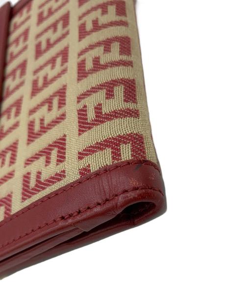 FENDI（フェンディ）FENDI (フェンディ) 2つ折り財布　FENDI　ズッキーノ ベージュ×レッドの古着・服飾アイテム