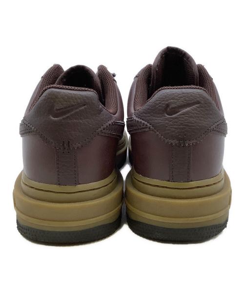 NIKE（ナイキ）NIKE (ナイキ) スニーカー ブラウン サイズ:US9の古着・服飾アイテム