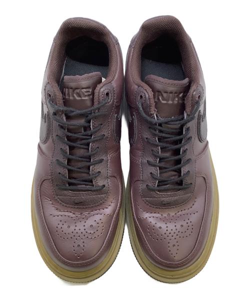 NIKE（ナイキ）NIKE (ナイキ) スニーカー ブラウン サイズ:US9の古着・服飾アイテム