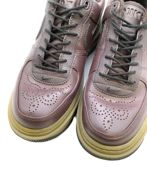 NIKE（ナイキ）NIKE (ナイキ) スニーカー ブラウン サイズ:US9の古着・服飾アイテム