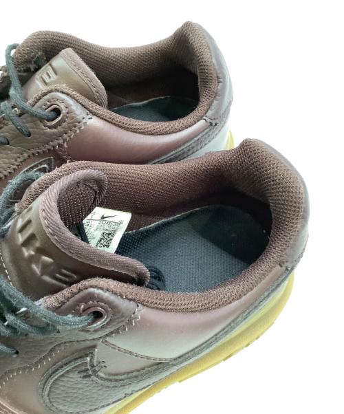 NIKE（ナイキ）NIKE (ナイキ) スニーカー ブラウン サイズ:US9の古着・服飾アイテム