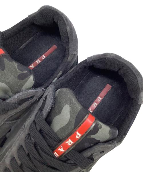 PRADA（プラダ）PRADA (プラダ) スニーカー ブラック×グリーン サイズ:7の古着・服飾アイテム