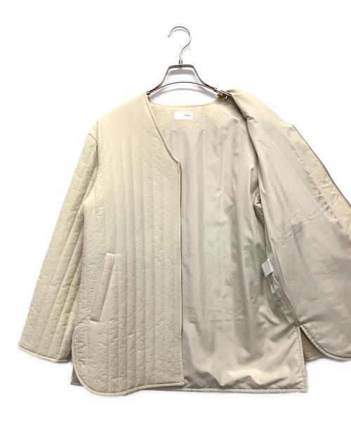 YORT（ヨート）YORT (ヨート) ノーカラーキルティングジャケット アイボリー サイズ:9号 未使用品の古着・服飾アイテム