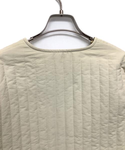 YORT（ヨート）YORT (ヨート) ノーカラーキルティングジャケット アイボリー サイズ:9号 未使用品の古着・服飾アイテム