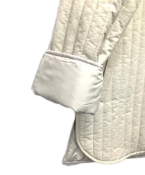 YORT（ヨート）YORT (ヨート) ノーカラーキルティングジャケット アイボリー サイズ:9号 未使用品の古着・服飾アイテム