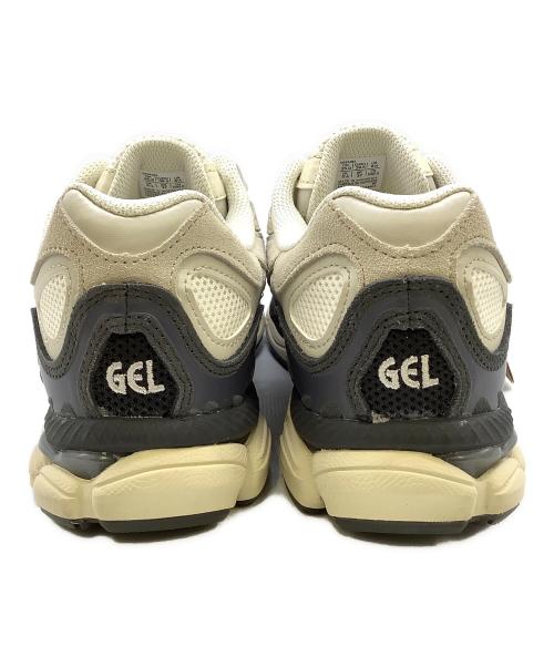 asics（アシックス）asics (アシックス) スニーカー　GEL-NYC  アイボリー×グレー サイズ:25cmの古着・服飾アイテム