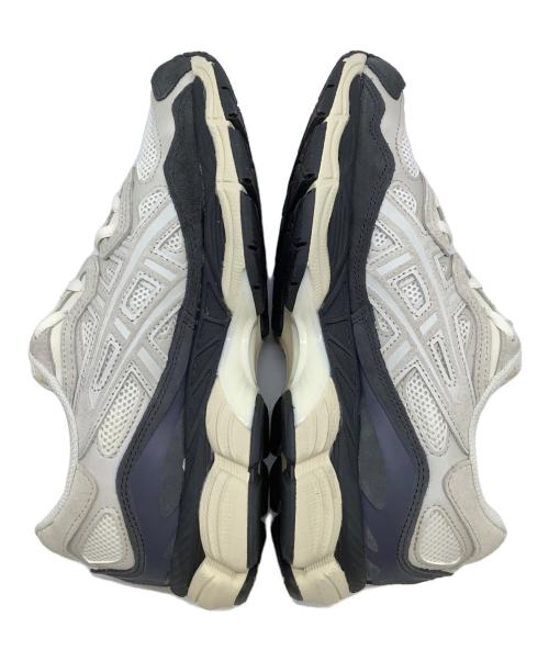 asics（アシックス）asics (アシックス) スニーカー　GEL-NYC  アイボリー×グレー サイズ:25cmの古着・服飾アイテム