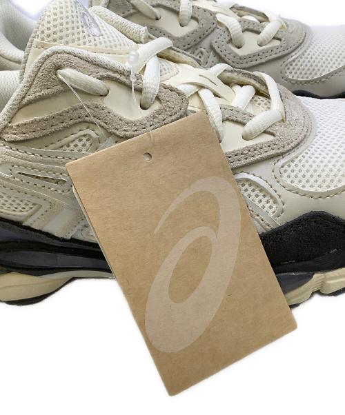 asics（アシックス）asics (アシックス) スニーカー　GEL-NYC  アイボリー×グレー サイズ:25cmの古着・服飾アイテム