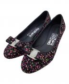 Salvatore Ferragamoサルヴァトーレ フェラガモ）の古着「フラットシューズ」｜ブラック×ピンク