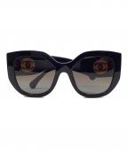 CHANELシャネル）の古着「バタフライシェイプサングラス」｜ブラック