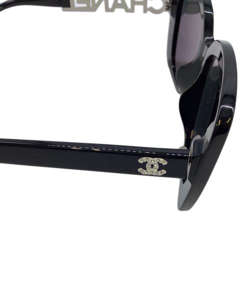 CHANEL（シャネル）CHANEL (シャネル) サングラス ブラック×ホワイト サイズ:53□17の古着・服飾アイテム