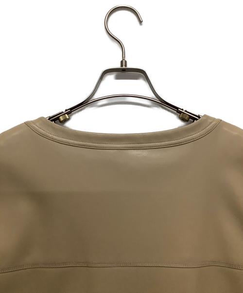 provoke（プロヴォーク）provoke (プロヴォーク) フェイクレザーＴシャツ ベージュ サイズ:FREEの古着・服飾アイテム