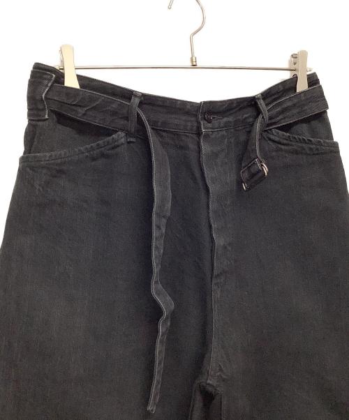 COMOLI（コモリ）COMOLI (コモリ) ベルテッドデニムパンツ ブラック サイズ:SIZE 2の古着・服飾アイテム