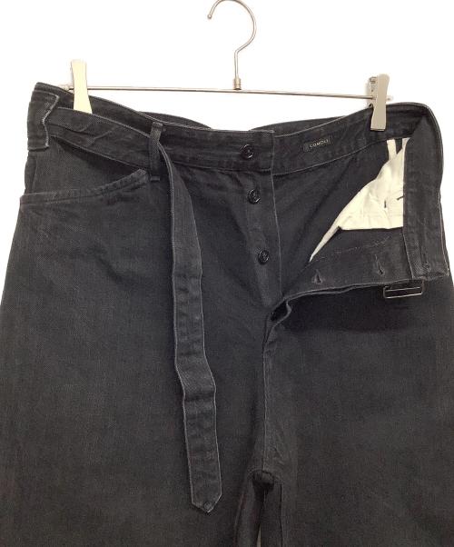 COMOLI（コモリ）COMOLI (コモリ) ベルテッドデニムパンツ ブラック サイズ:SIZE 2の古着・服飾アイテム