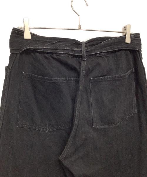 COMOLI（コモリ）COMOLI (コモリ) ベルテッドデニムパンツ ブラック サイズ:SIZE 2の古着・服飾アイテム