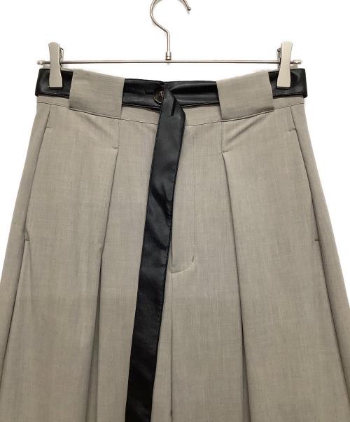 CITY TOKYO（シティートウキョウ）CITY TOKYO (シティートウキョウ) ベルトパンツ ベージュ サイズ:SIZE3 未使用品の古着・服飾アイテム