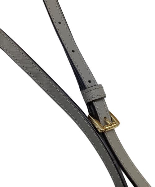 MICHAEL KORS（マイケル・コース）MICHAEL KORS (マイケル・コース) ショルダーバッグ ホワイト×グレーの古着・服飾アイテム